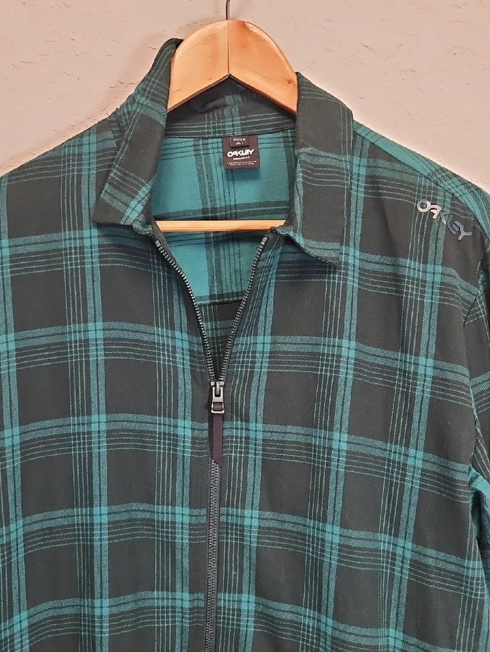 Oakley Blue/Green Front Zip Lightweight Jacket, Size Medium